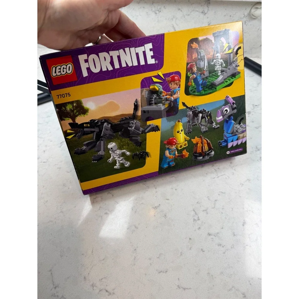 LEGO Fortnite Peely & Sparkplug's Camp 77075 Building Set 250 Pcs‎ New Sealed
